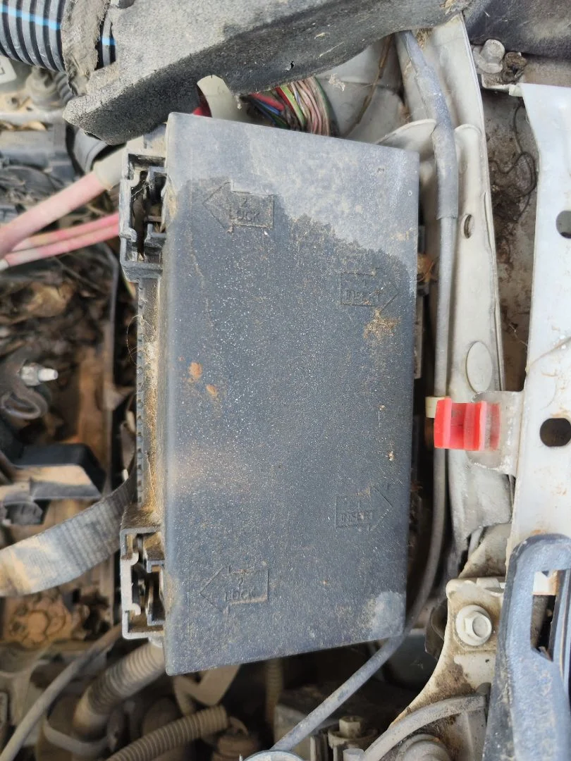 Foto de CAJA RELES / FUSIBLES FIAT GRANDE PUNTO (199) 1.4 (95 CV / 70 KW)