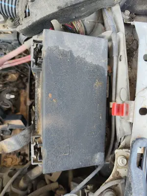 Foto de CAJA RELES / FUSIBLES FIAT GRANDE PUNTO (199) 1.4  (95 CV / 70 KW)