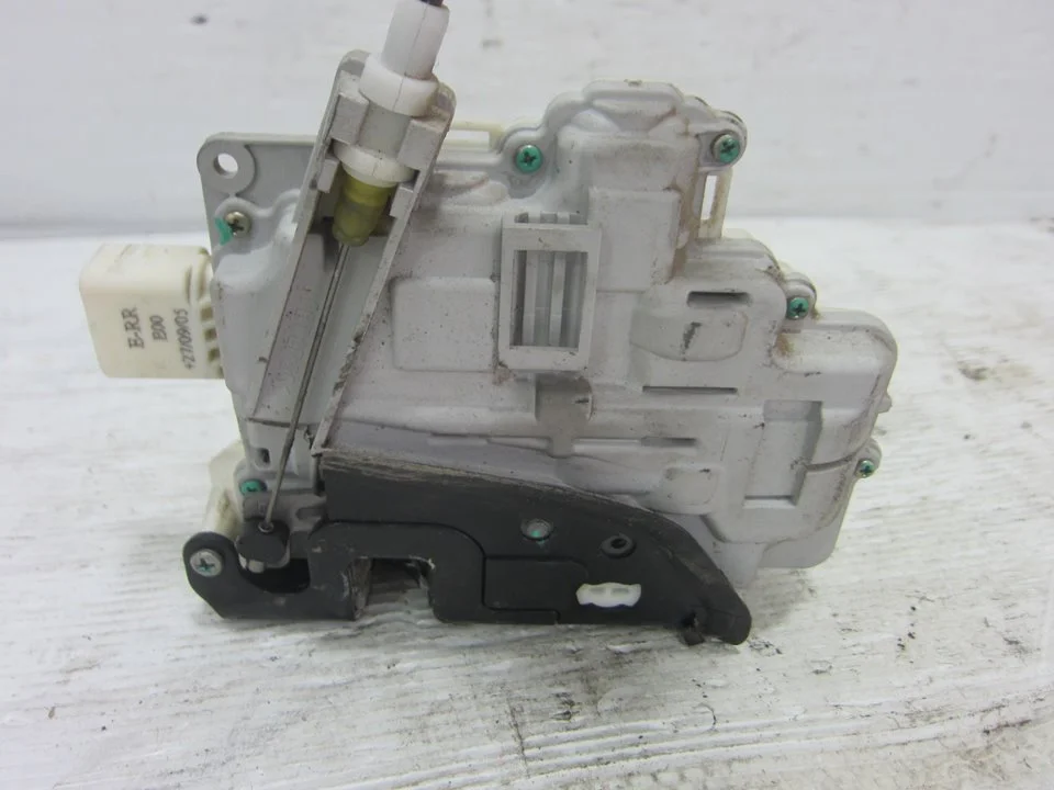 Foto de CERRADURA PUERTA DELANTERA DERECHA AUDI A4 BERLINA (8E) 2.0 TDI (140 CV / 103 KW) referencia 8E1837016AA