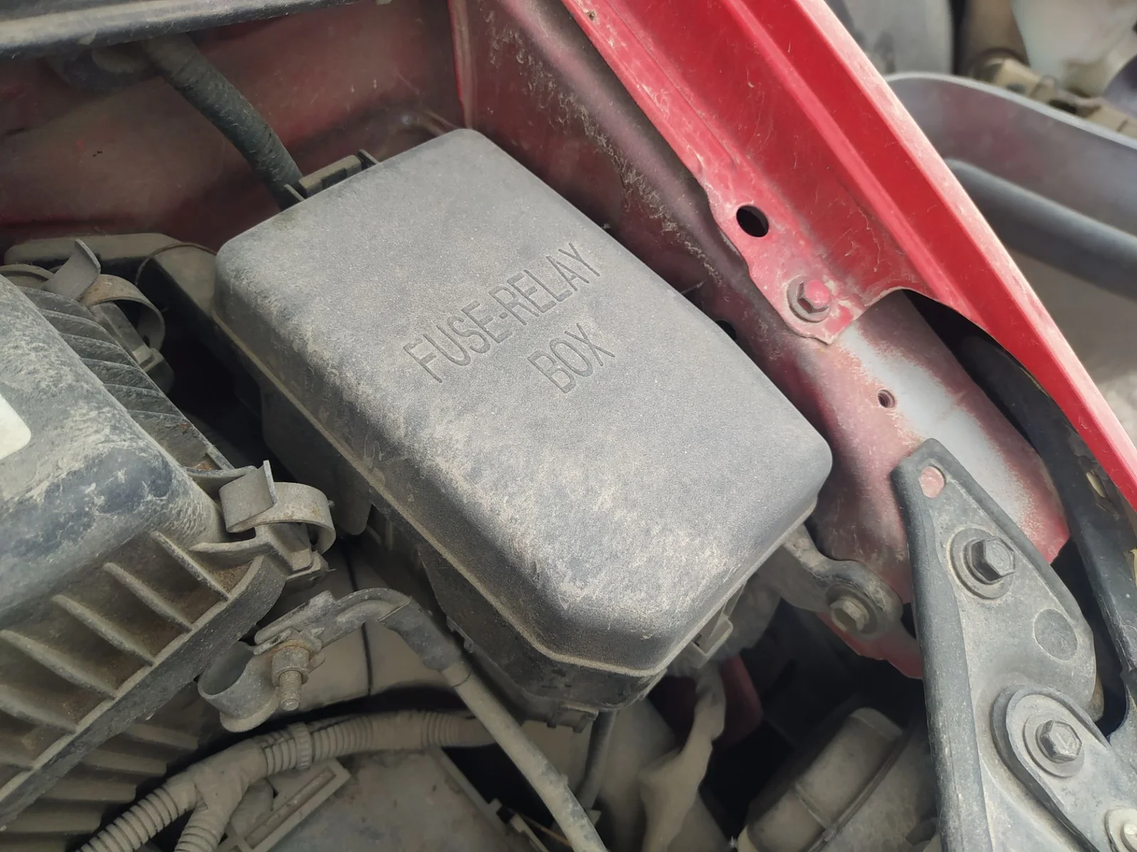Foto de CAJA RELES / FUSIBLES HYUNDAI GETZ (TB) 1.5 CRDi CAT (82 CV / 60 KW)