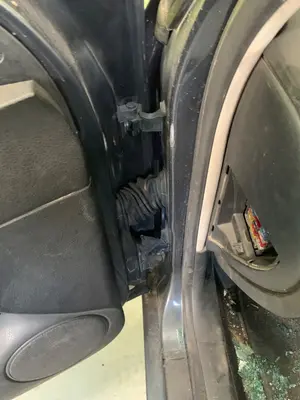 Foto de RETENEDOR PUERTA VOLKSWAGEN GOLF IV BERLINA (1J1)(10.1997) 1.9 TDI (101 CV / 74 KW)