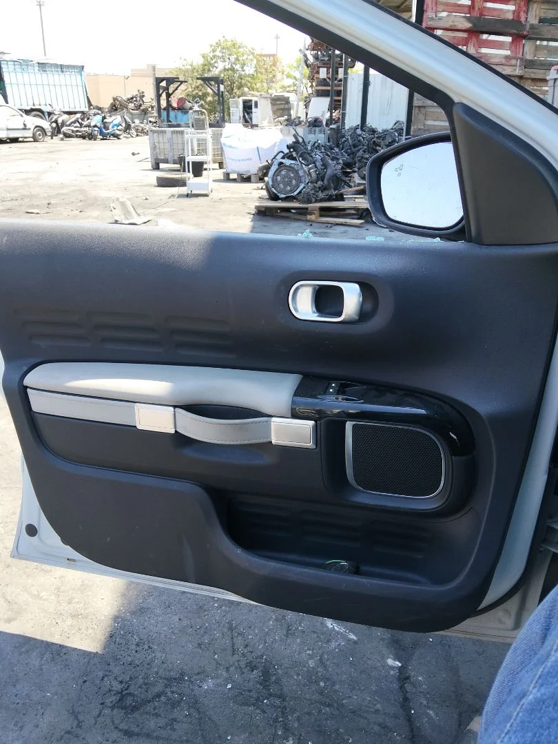 Foto de GUARNECIDO PUERTA DELANTERA IZQUIERDA CITROEN C4 CACTUS 1.2 12V VTi (82 CV / 60 KW) referencia 98011902ZD