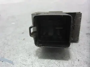 Foto de CAJA PRECALENTAMIENTO RENAULT MEGANE I FASE 2 BERLINA (BA0) 1.9 dCi Diesel CAT (102 CV / 75 KW) referencia 7700115078 foto 3