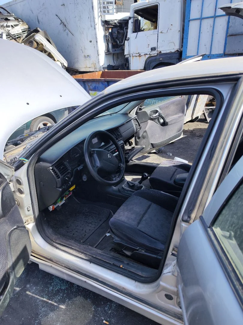 Foto de GOMAS CONTORNO PUERTA OPEL VECTRA B BERLINA 2.0 DTI (101 CV / 74 KW)