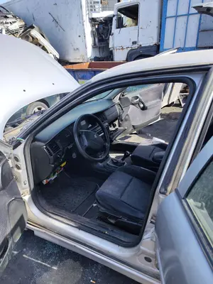 Foto de GOMAS CONTORNO PUERTA OPEL VECTRA B BERLINA 2.0 DTI (101 CV / 74 KW)