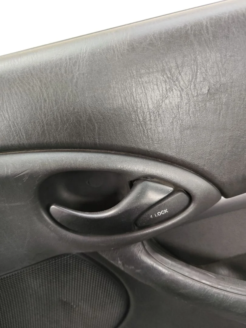 Foto de MANETA INTERIOR TRASERA DERECHA FORD FOCUS BERLINA (CAK) 1.6 16V CAT (101 CV / 74 KW)