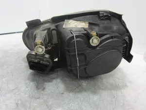 Foto de FARO DERECHO VOLKSWAGEN GOLF IV BERLINA (1J1)(10.1997) 1.6 (101 CV / 74 KW) referencia 67736940 foto 5
