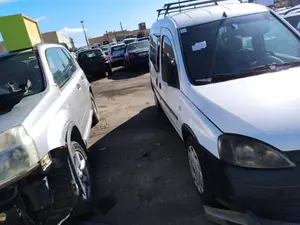 Foto de PUERTA DELANTERA DERECHA OPEL COMBO (CORSA C) 1.3 16V CDTI CAT (Z 13 DT / LN9) (69 CV / 51 KW)