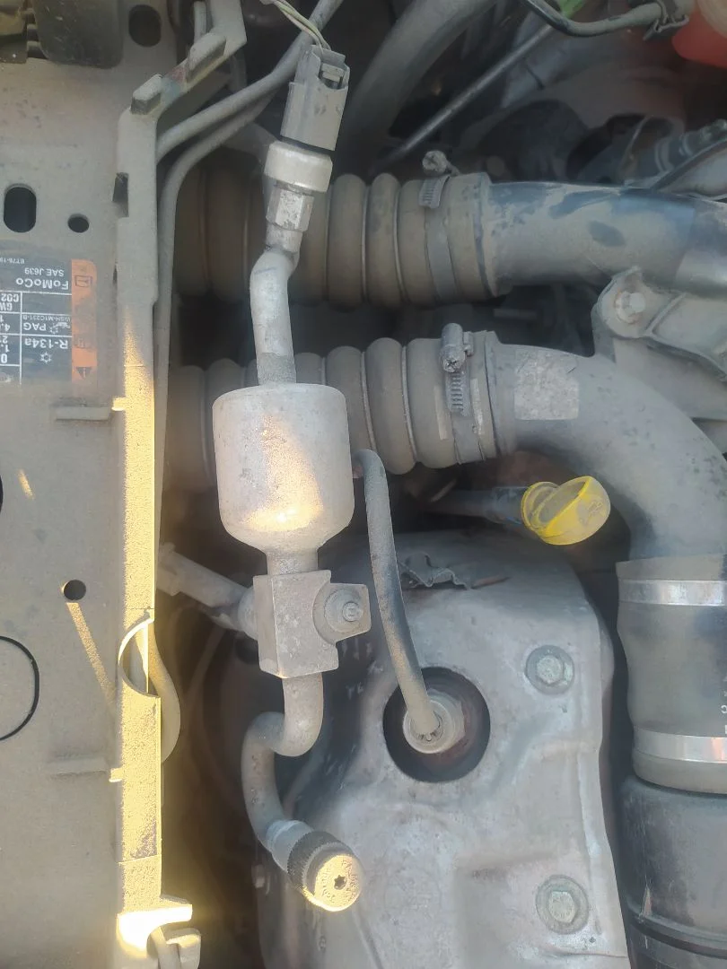 Foto de TUBOS AIRE ACONDICIONADO FORD TRANSIT COURIER (C4A) 1.5 TDCi CAT (95 CV / 70 KW)