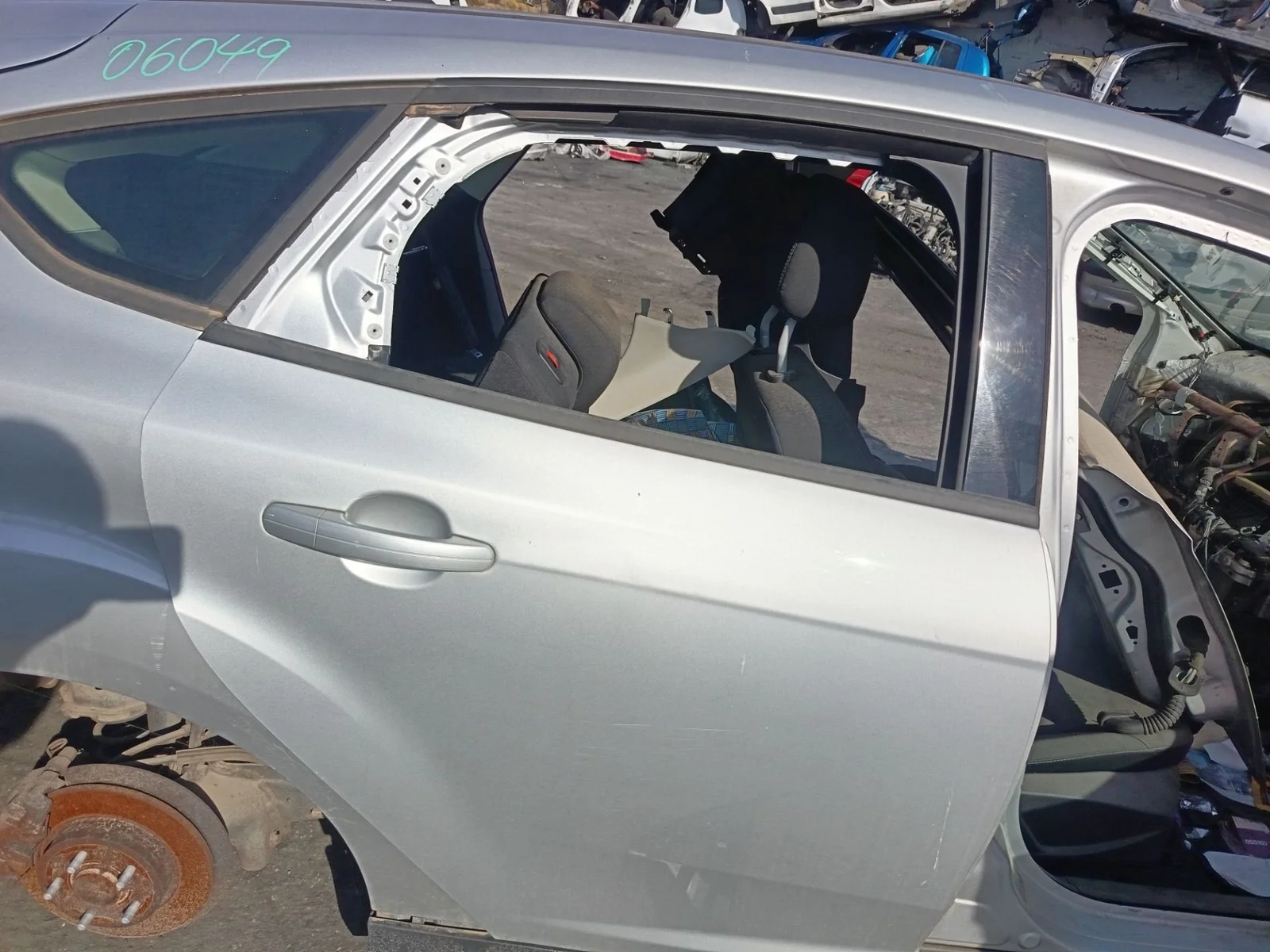 Foto de PUERTA TRASERA DERECHA FORD FOCUS BERLINA (CEW) 1.0 EcoBoost CAT (125 CV / 92 KW)