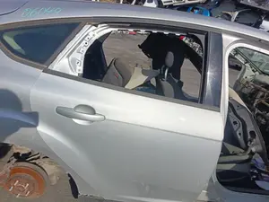 Foto de PUERTA TRASERA DERECHA FORD FOCUS BERLINA (CEW) 1.0 EcoBoost CAT (125 CV / 92 KW)