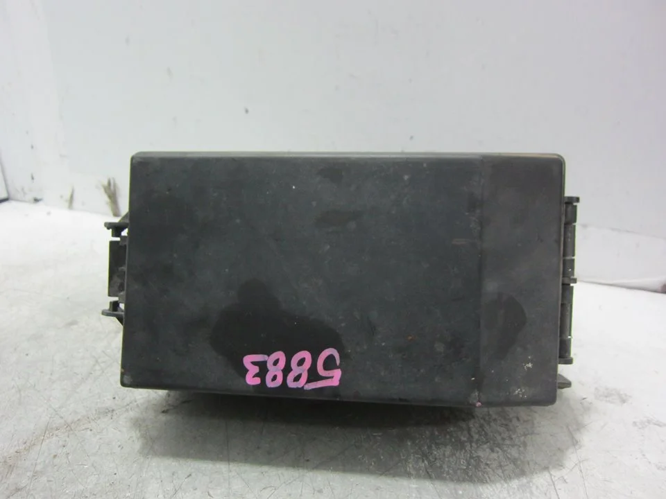 Foto de CAJA RELES / FUSIBLES FORD FOCUS BERLINA (CAK) 2.0 16V CAT (131 CV / 96 KW) referencia 2M5T14A067BB