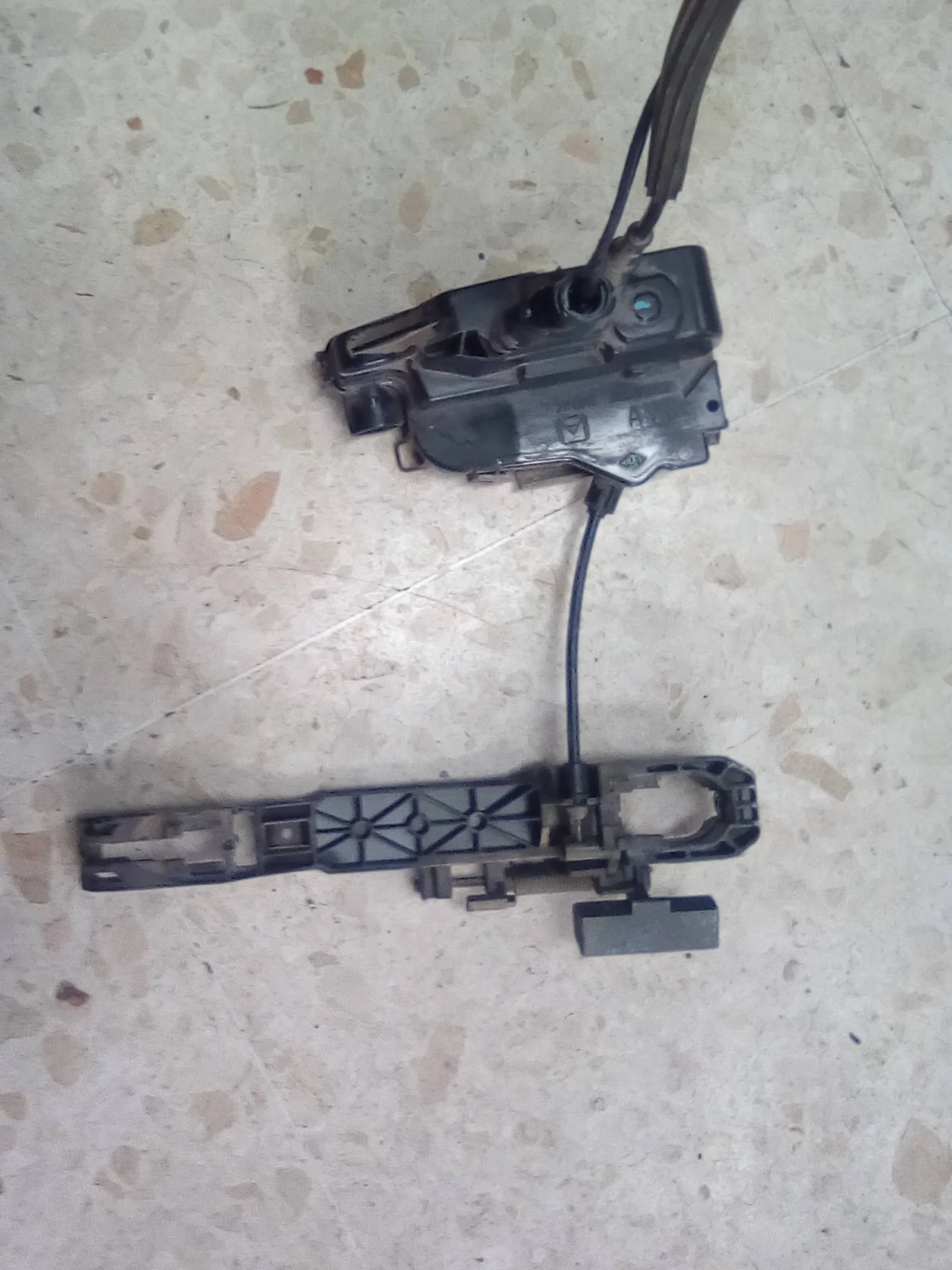 Foto de CERRADURA PUERTA DELANTERA DERECHA RENAULT LAGUNA II (BG0) referencia 8200000662