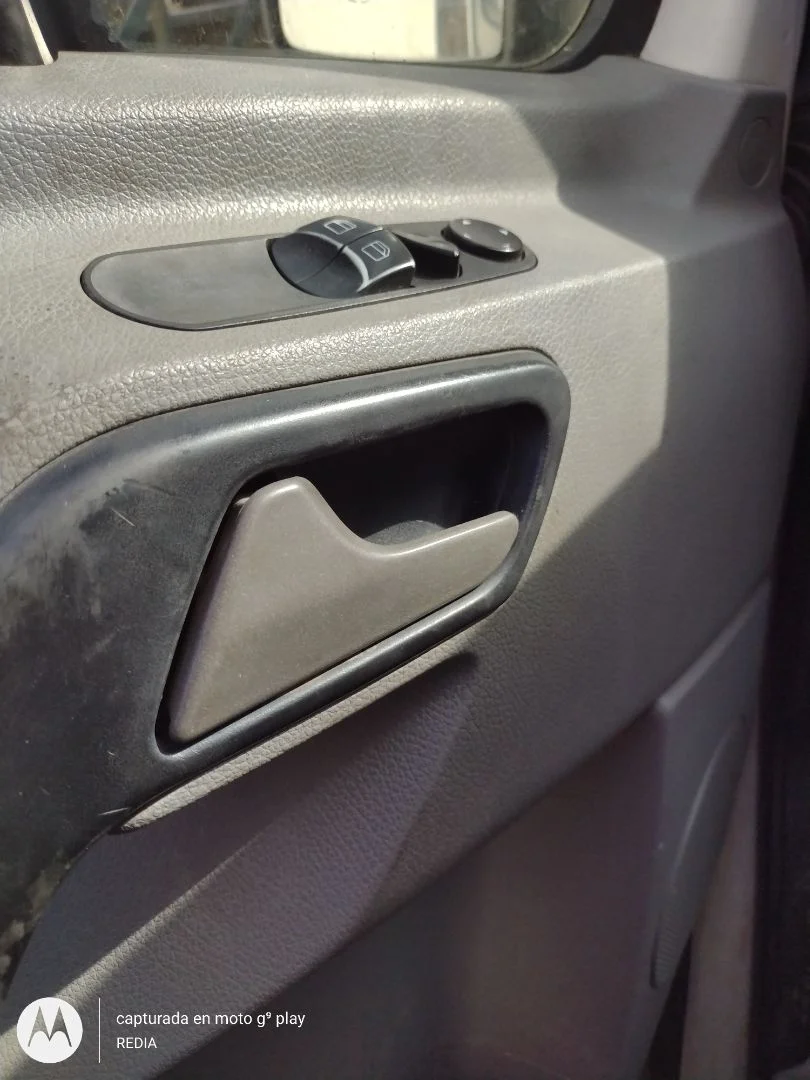 Foto de MANETA INTERIOR DELANTERA IZQUIERDA VOLKSWAGEN CRAFTER FURGÓN (2E) 2.5 TDI DPF (109 CV / 80 KW)