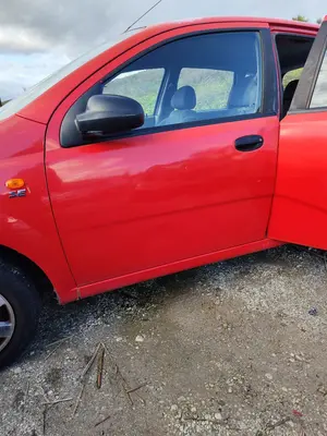 Foto de PUERTA DELANTERA IZQUIERDA CHEVROLET KALOS 1.2 CAT (72 CV / 53 KW)