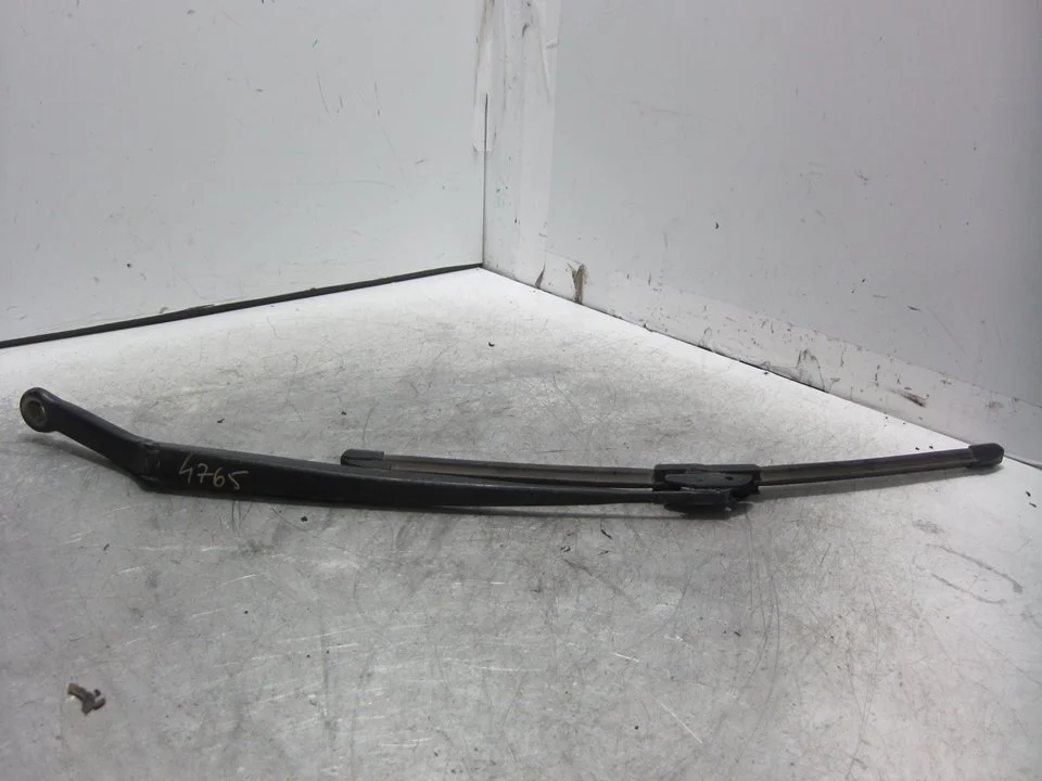Foto de BRAZO LIMPIA DELANTERO IZQUIERDO BMW SERIE 3 BERLINA (E46) 1.9 CAT (118 CV / 87 KW) referencia 61617003931