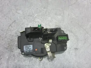 Foto de CERRADURA PUERTA DELANTERA IZQUIERDA OPEL VECTRA B BERLINA 2.0 DTI (101 CV / 74 KW) referencia 90585021 foto 2