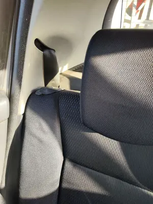 Foto de CINTURON SEGURIDAD TRASERO IZQUIERDO RENAULT CLIO III 1.4 16V (98 CV / 72 KW)