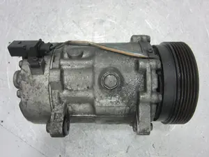 Foto de COMPRESOR AIRE ACONDICIONADO VOLKSWAGEN GOLF IV BERLINA (1J1)(10.1997) 1.9 TDI (131 CV / 96 KW) referencia 1JO820803K foto 4