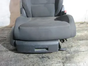 Foto de ASIENTO DELANTERO DERECHO VOLKSWAGEN TOURAN (1T2) 1.9 TDI (105 CV / 77 KW) referencia 1K4881106ME foto 3