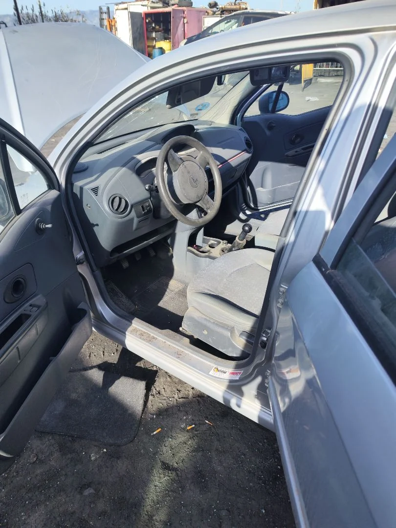 Foto de GOMAS CONTORNO PUERTA CHEVROLET MATIZ 0.8 CAT (52 CV / 38 KW)