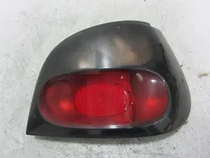 Foto de PILOTO TRASERO DERECHO RENAULT MEGANE I CLASSIC (LA0) 2.0 CAT (109 CV / 80 KW) referencia 7700828138