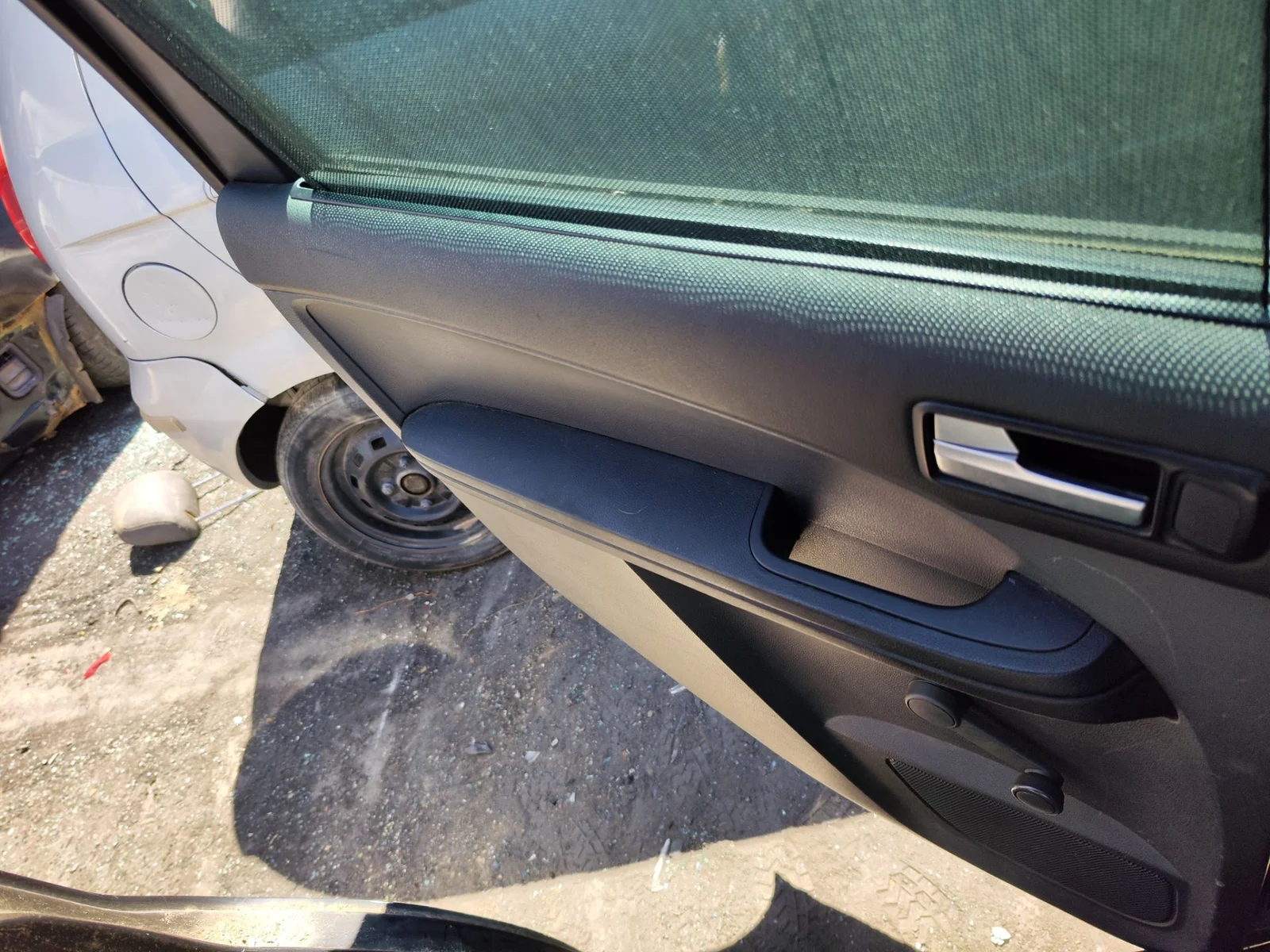 Foto de GUARNECIDO PUERTA TRASERA IZQUIERDA FORD FOCUS C-MAX (CAP)(2003) 1.6 TDCi CAT (90 CV / 66 KW)
