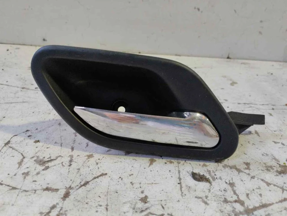 Foto de MANETA INTERIOR TRASERA IZQUIERDA BMW SERIE 5 BERLINA (E39) 2.5 24V CAT (170 CV / 125 KW) referencia 8226050