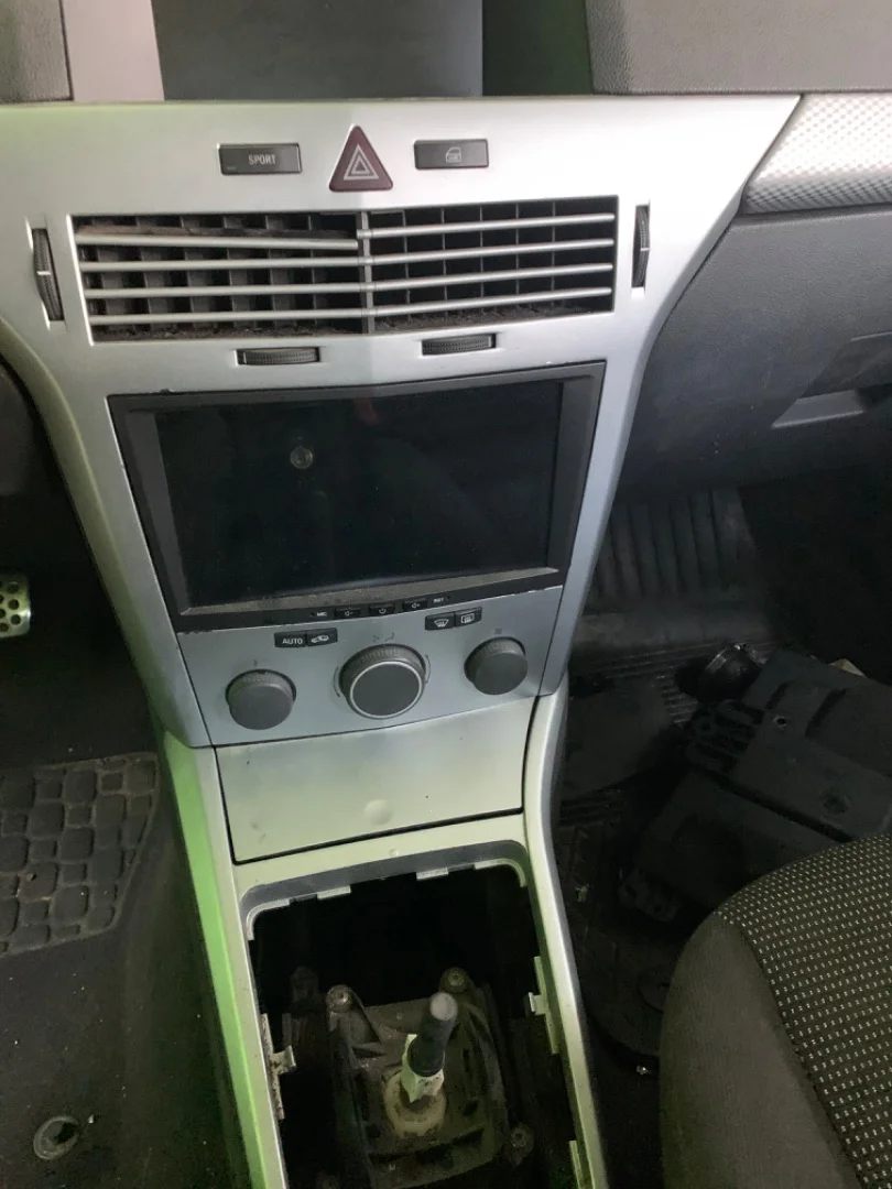 Foto de SISTEMA AUDIO / RADIO CD OPEL ASTRA H CARAVAN 1.9 16V CDTI CAT (Z 19 DTH / LRD) (150 CV / 110 KW)