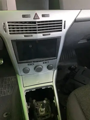 Foto de SISTEMA AUDIO / RADIO CD OPEL ASTRA H CARAVAN 1.9 16V CDTI CAT (Z 19 DTH / LRD) (150 CV / 110 KW)
