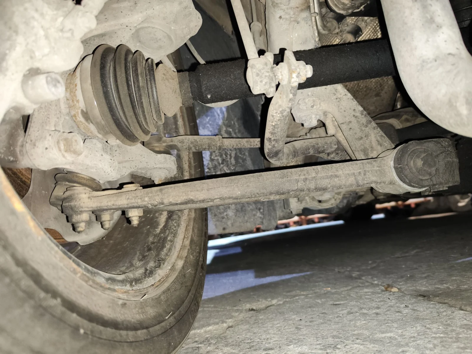 Foto de BRAZO SUSPENSION DELANTERO DERECHO VOLKSWAGEN PASSAT BERLINA (3C2) 2.0 TDI (140 CV / 103 KW) referencia 3C0407151G