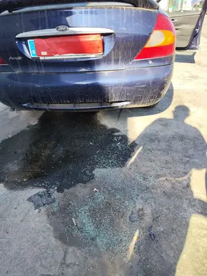 Foto de PARAGOLPES TRASERO FORD MONDEO BERLINA (GD) 1.8 16V CAT (116 CV / 85 KW) referencia 1111876 foto 3