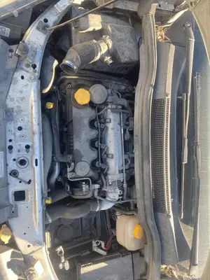 Foto de MOTOR COMPLETO OPEL ZAFIRA B 1.9 CDTI (120 CV / 88 KW) referencia 55208331
