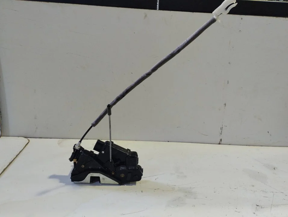 Foto de CERRADURA PUERTA DELANTERA DERECHA BMW SERIE 3 BERLINA (E46) referencia 244BTR