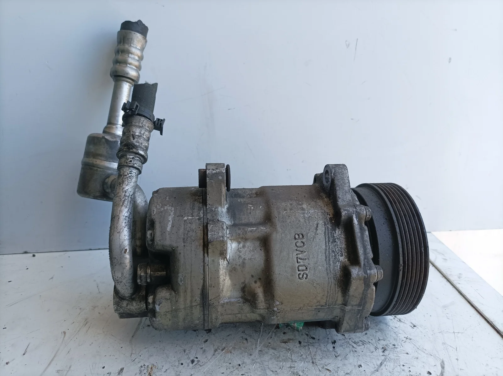 Foto de COMPRESOR AIRE ACONDICIONADO VOLKSWAGEN GOLF IV BERLINA (1J1)(10.1997) referencia 1J0820803A