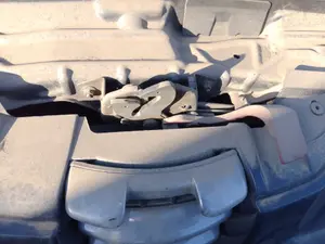 Foto de CERRADURA CAPO ALFA ROMEO 147 (190) 1.9 JTD CAT (110 CV / 81 KW)