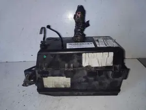 Foto de CAJA RELES / FUSIBLES FORD FOCUS BERLINA (CAP) referencia 14K733