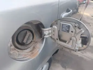 Foto de TAPA EXTERIOR COMBUSTIBLE NISSAN NOTE (E11E) 1.4 CAT (88 CV / 65 KW) referencia 788309U01A foto 2