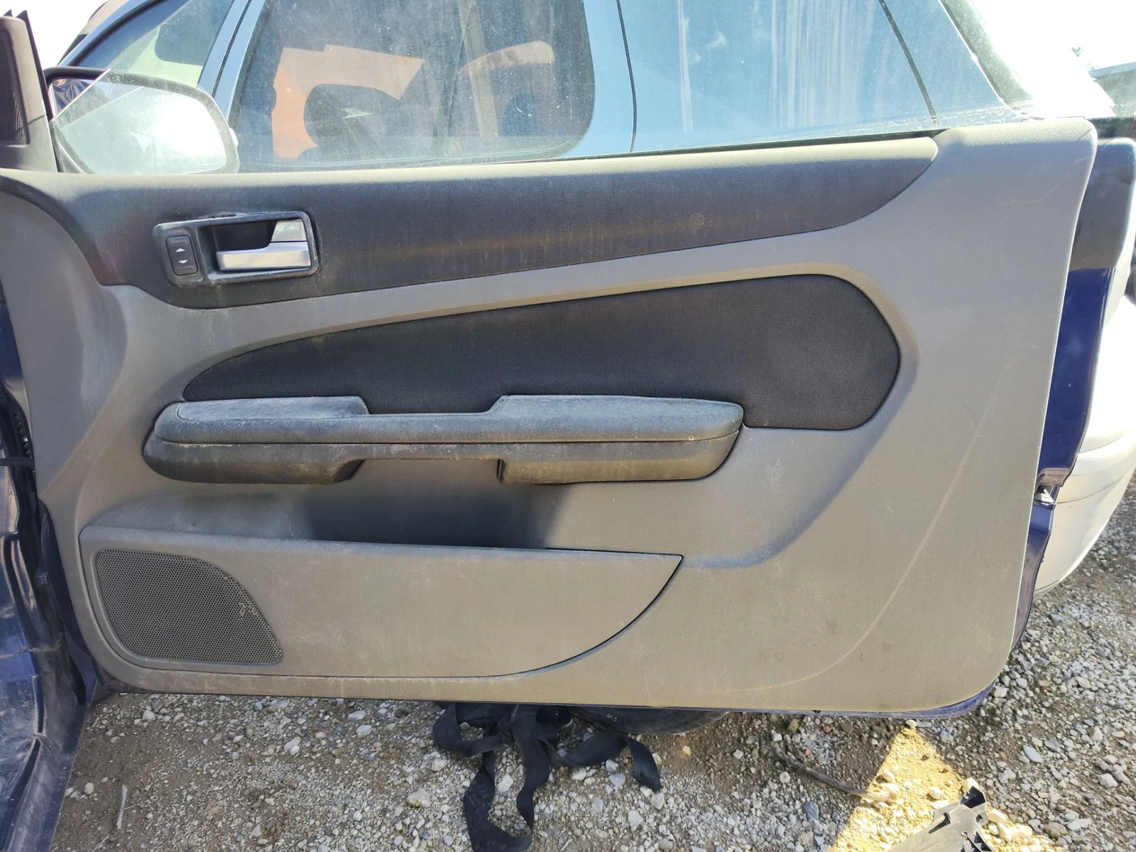 Foto de GUARNECIDO PUERTA DELANTERA DERECHA FORD FOCUS CABRIO (CA5) 2.0 TDCi CAT (136 CV / 100 KW)
