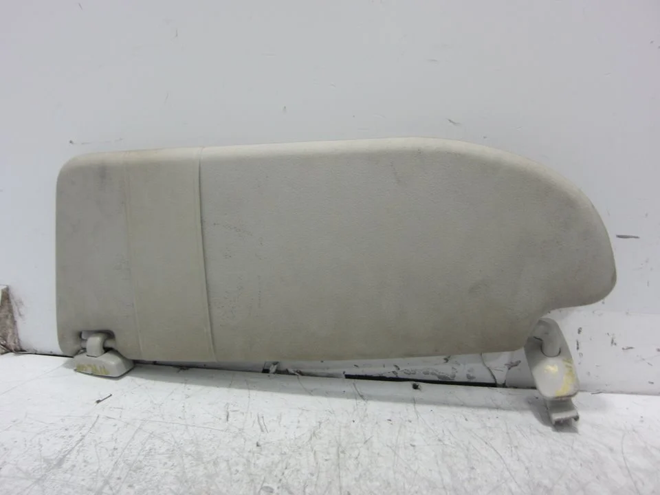 Foto de PARASOL IZQUIERDO SEAT IBIZA (6L1) 1.4 16V (101 CV / 74 KW) referencia 6L2857551A