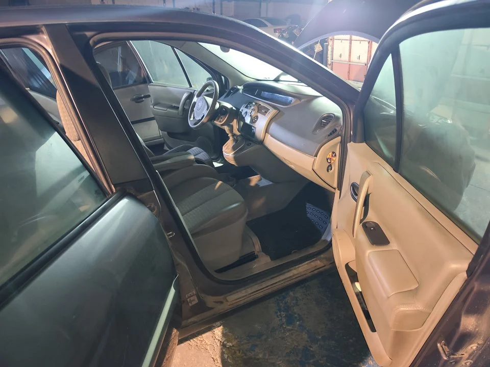 Foto de GOMAS CONTORNO PUERTA RENAULT SCENIC II (JM) 1.9 dCi Diesel (120 CV / 88 KW) referencia 7701475030