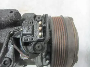 Foto de COMPRESOR AIRE ACONDICIONADO MERCEDES-BENZ 190 (BM 201) 2.0 CAT (118 CV / 87 KW) referencia 003131701 foto 4