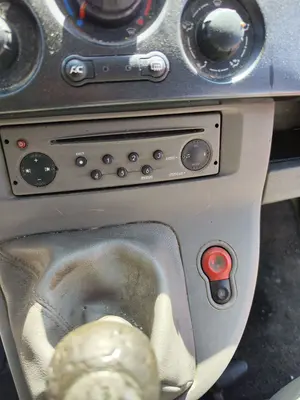 Foto de SISTEMA AUDIO / RADIO CD RENAULT KANGOO II (F/KW0) 1.5 dCi Diesel CAT (86 CV / 63 KW)