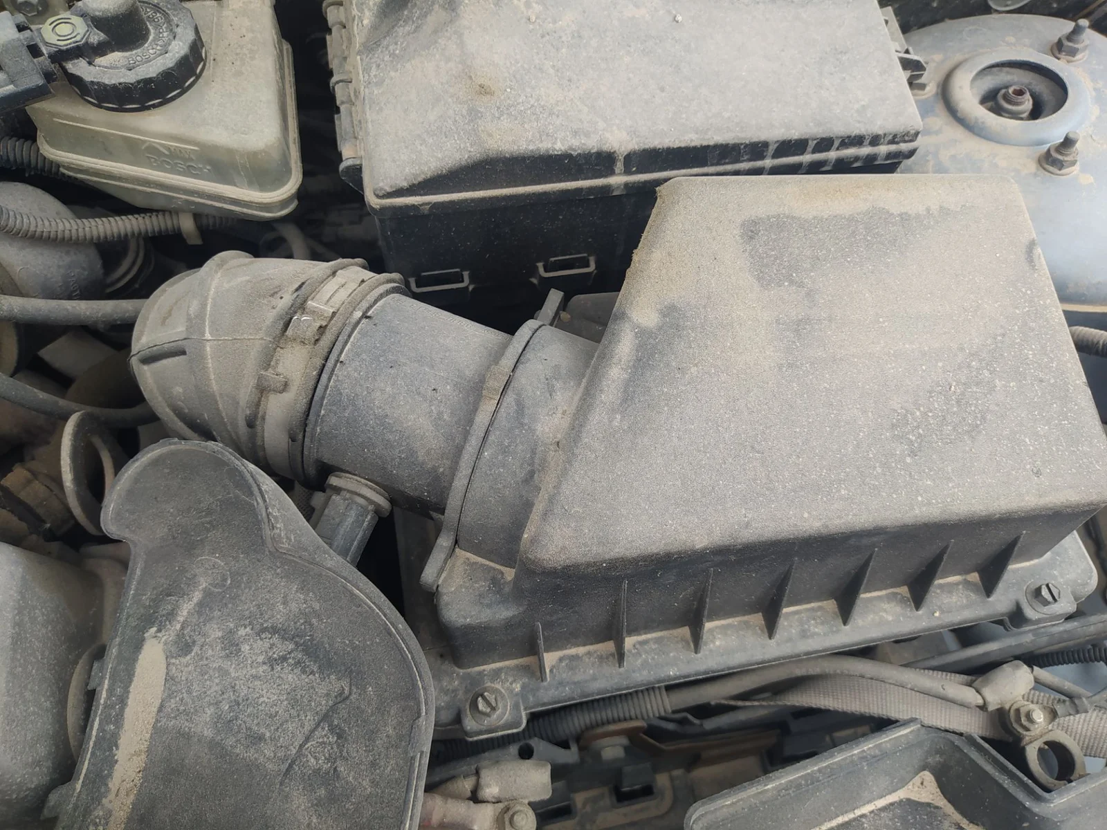 Foto de CAJA FILTRO AIRE FORD FOCUS BERLINA (CAK) 1.8 TDDI Turbodiesel CAT (90 CV / 66 KW) referencia 1071663