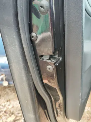 Foto de CERRADURA PUERTA DELANTERA IZQUIERDA SEAT TOLEDO (5P2) 2.0 TDI (140 CV / 103 KW) referencia 3D1837015AP foto 3