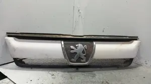 Foto de REJILLA DELANTERA PEUGEOT BOXER (330/350) FURGÓN GRAN VOLUMEN BAT.3700MM 2.8 HDI (128 CV / 94 KW) referencia 1304703070