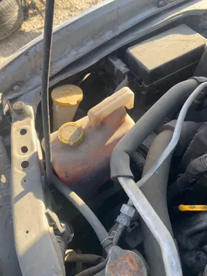 Foto de DEPOSITO EXPANSION NISSAN ALMERA (N15) 2.0 Diesel (75 CV / 55 KW)