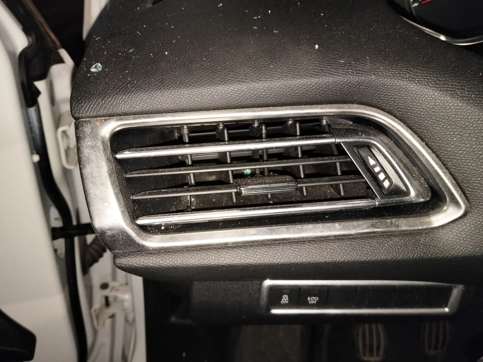 Foto de REJILLA AIREADORA PEUGEOT 308