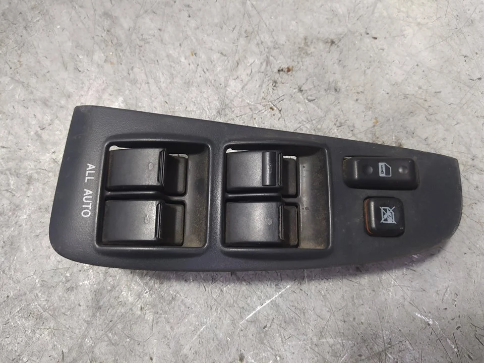 Foto de MANDO ELEVALUNAS DELANTERO IZQUIERDO TOYOTA AVENSIS BERLINA (T25) 2.0 Turbodiesel CAT (116 CV / 85 KW) referencia 8482005100
