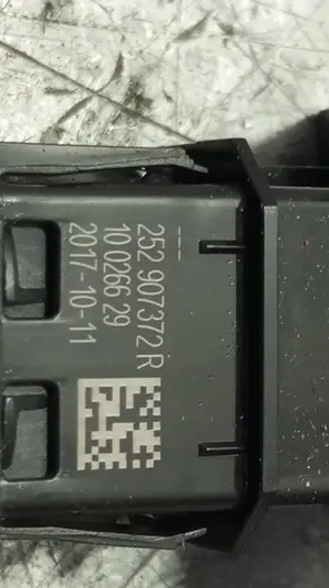 Foto de WARNING RENAULT CAPTUR I 1.5 dCi Diesel FAP (110 CV / 81 KW) referencia 252907372R foto 3